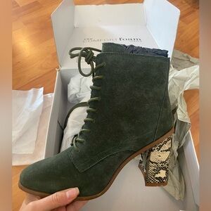 Journee Signature Edda Bootie